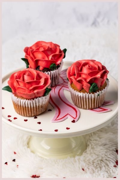 VALENTINE'S VANILLA CUPCAKES